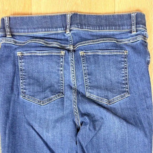 SPANX Pull-On Flare Jeans Dark Wash Size Large - Picture 6 of 6